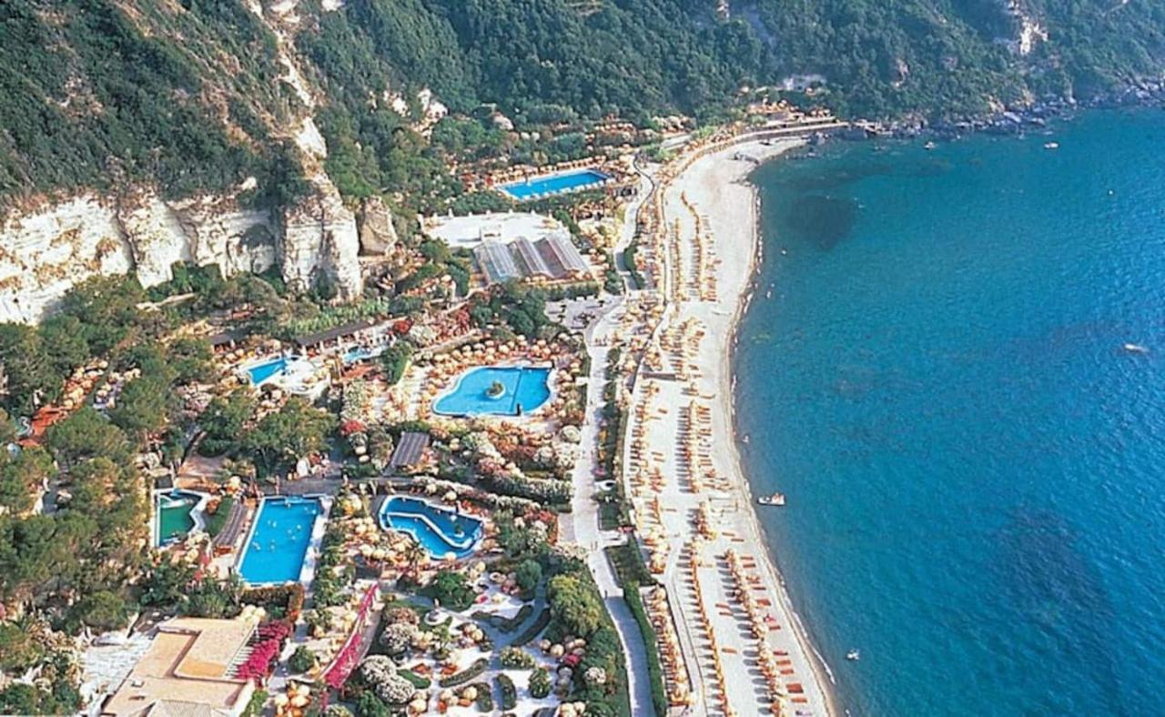Appartamenti Su Piazza Matteotti Forio Centralissimi Buitenkant foto